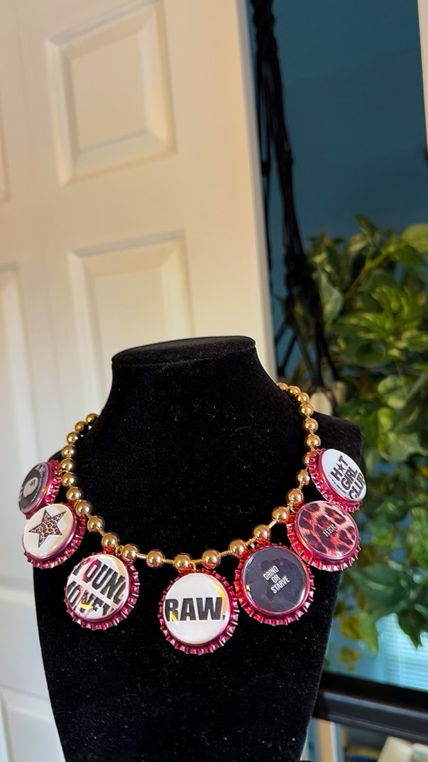 Hot Girl Bottlecap Choker — Pink